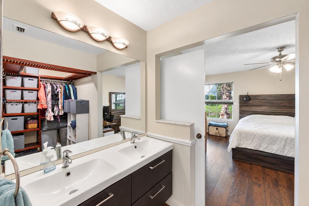 For Sale: $275,000 (3 beds, 2 baths, 1308 Square Feet)
