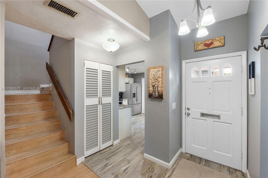 For Sale: $275,000 (3 beds, 2 baths, 1308 Square Feet)