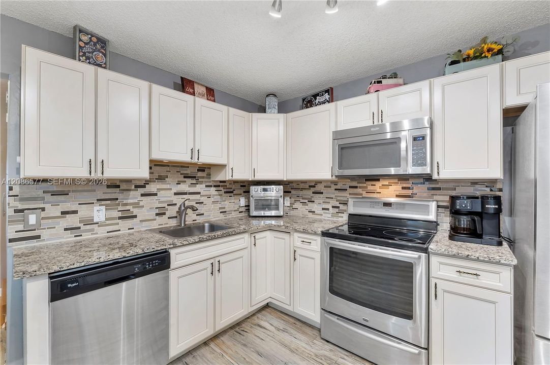 For Sale: $275,000 (3 beds, 2 baths, 1308 Square Feet)
