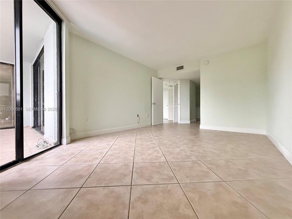For Sale: $209,999 (2 beds, 2 baths, 1143 Square Feet)