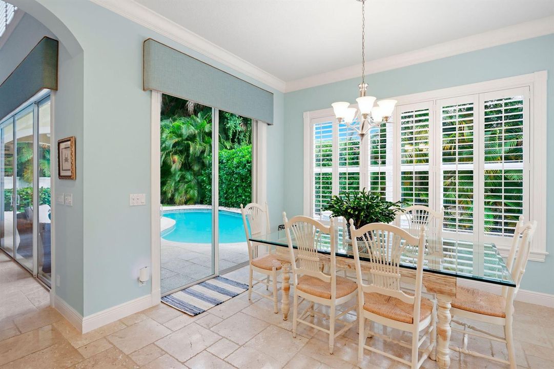 Kitchen Dining Area