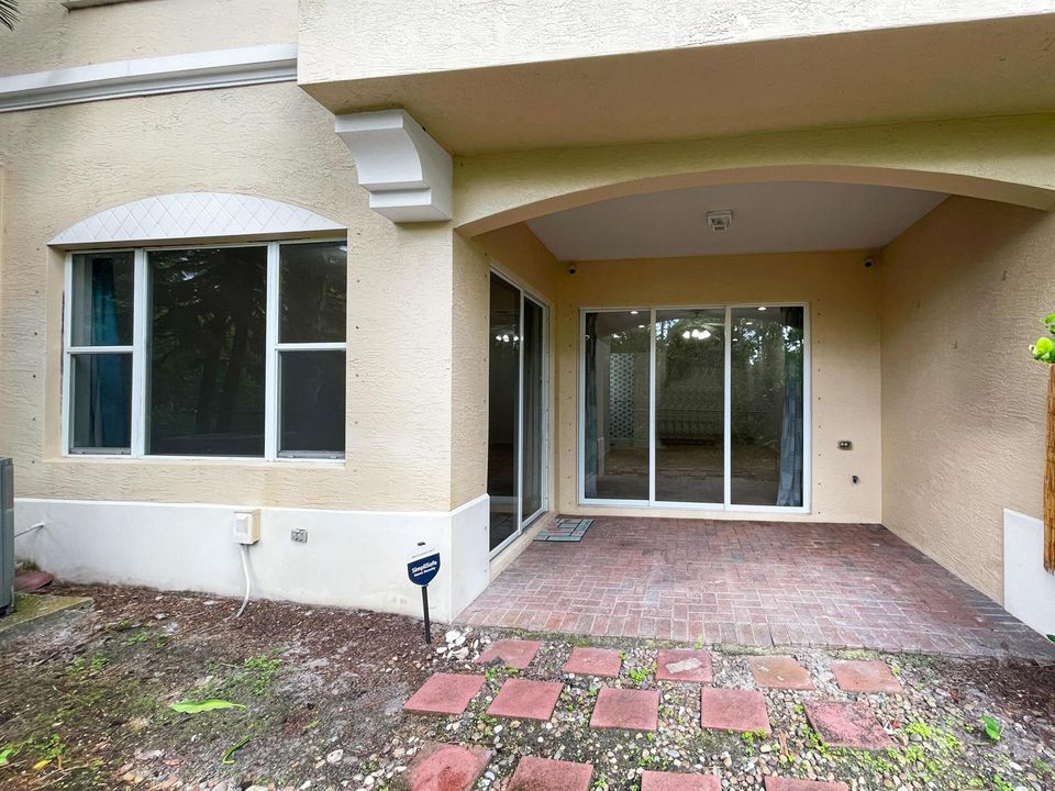 27_Exterior_Rear_Patio