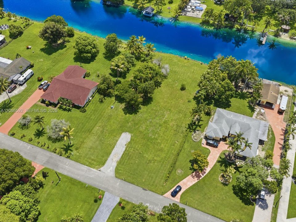 For Sale: $1,999,999 (0.99 acres)