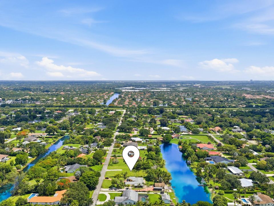 For Sale: $1,999,999 (0.99 acres)