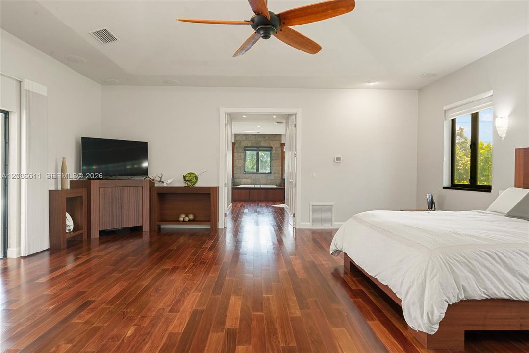 En Venta: $2,499,000 (4 camas, 3 baños, 3160 Pies cuadrados)