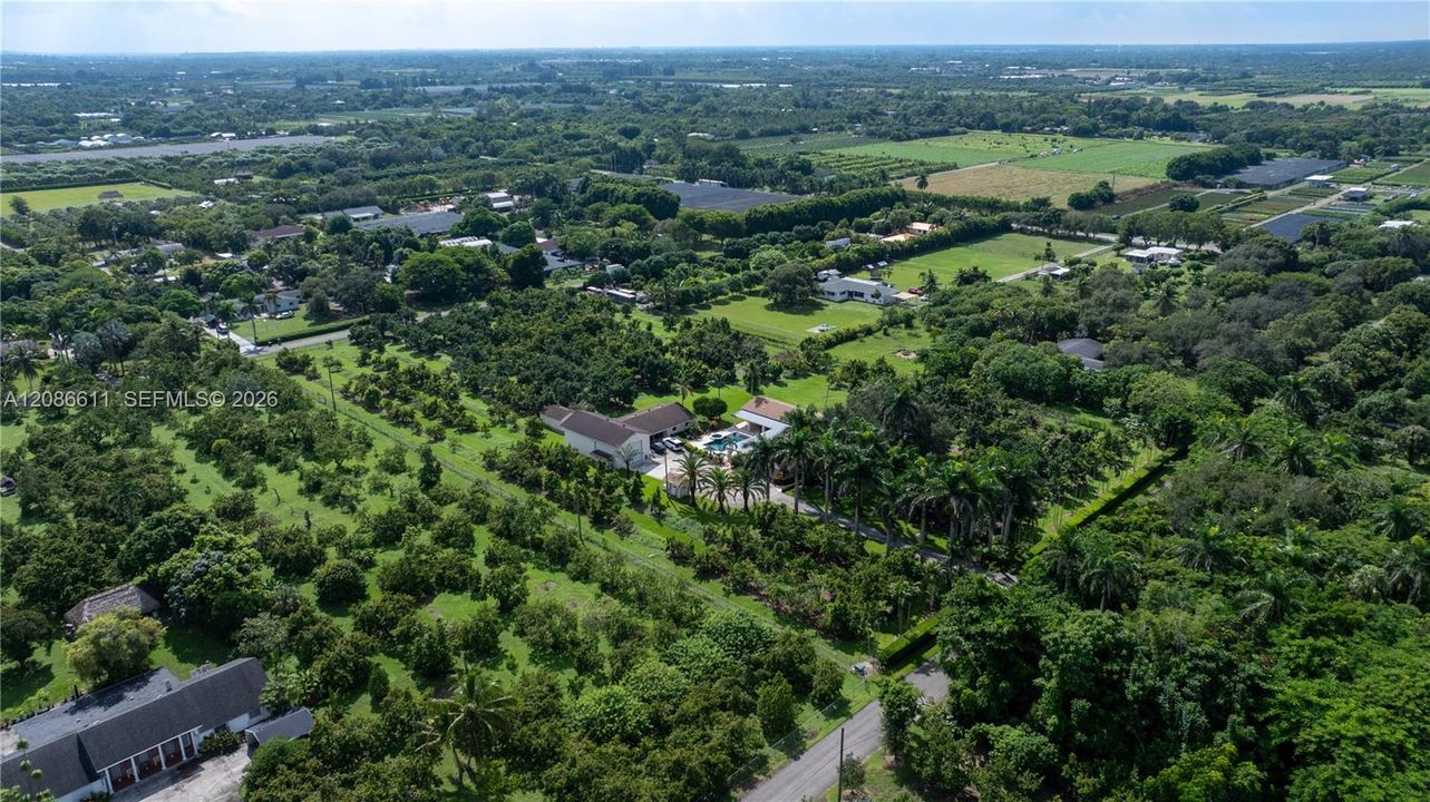 En Venta: $2,499,000 (4 camas, 3 baños, 3160 Pies cuadrados)