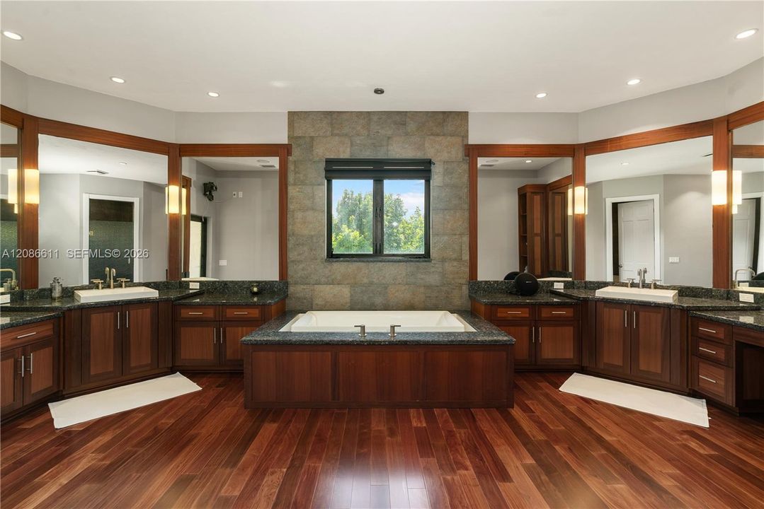 En Venta: $2,499,000 (4 camas, 3 baños, 3160 Pies cuadrados)