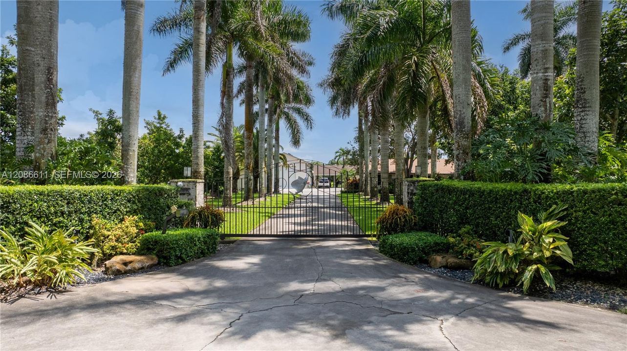 En Venta: $2,499,000 (4 camas, 3 baños, 3160 Pies cuadrados)