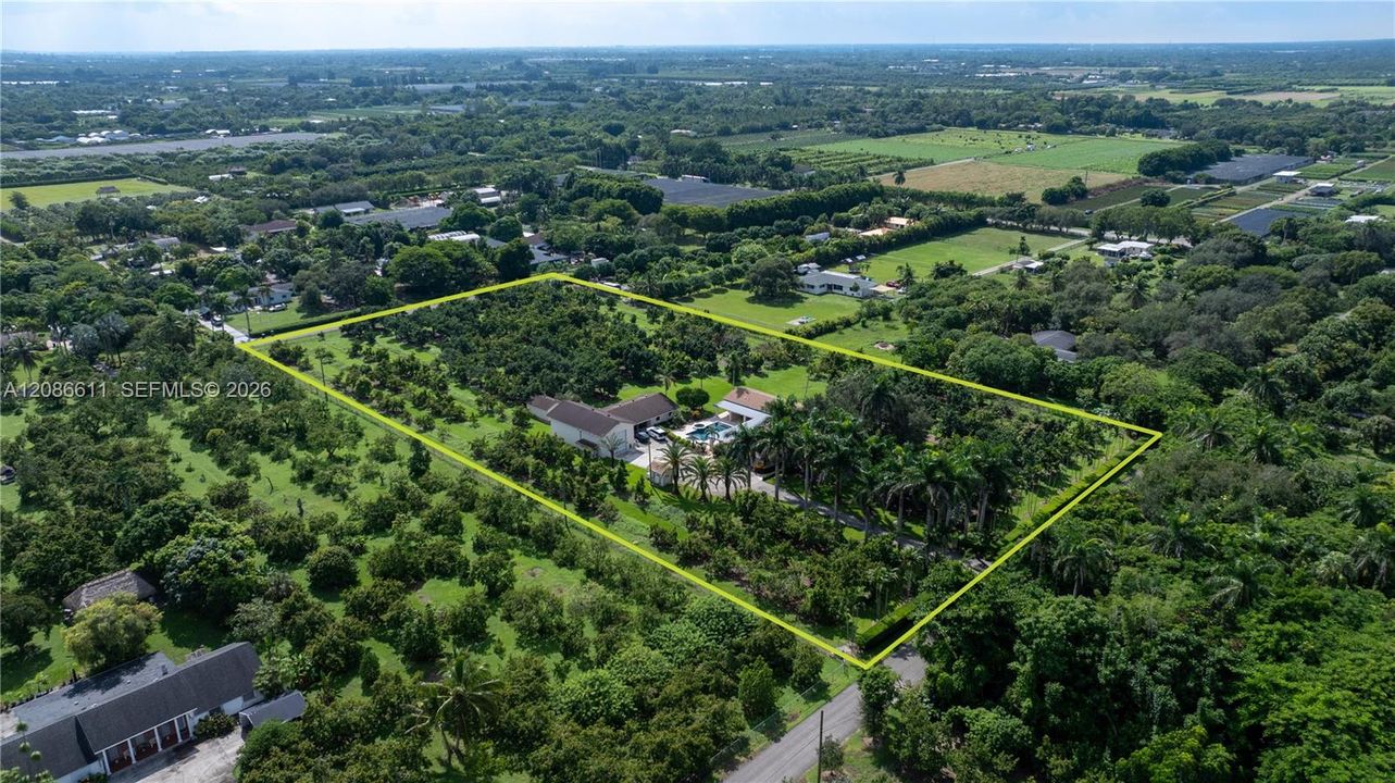 En Venta: $2,499,000 (4 camas, 3 baños, 3160 Pies cuadrados)
