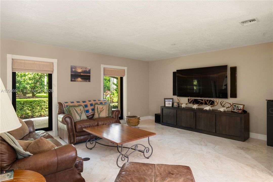 En Venta: $2,499,000 (4 camas, 3 baños, 3160 Pies cuadrados)