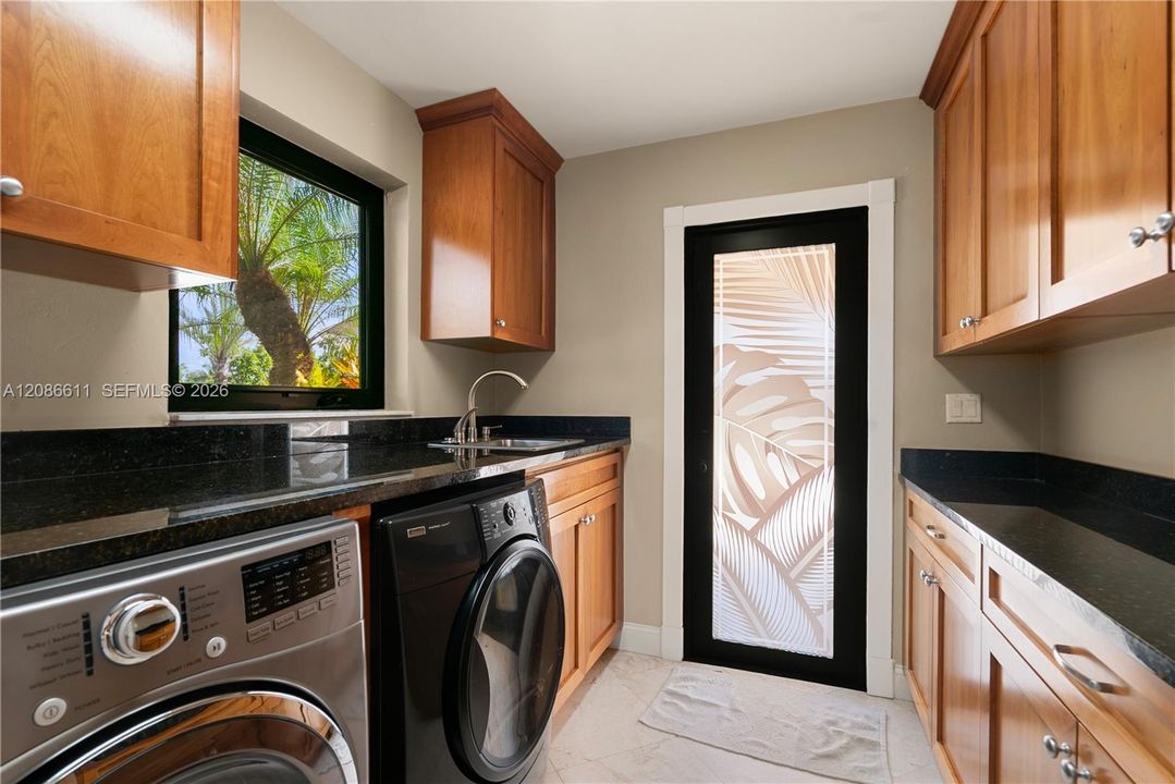 En Venta: $2,499,000 (4 camas, 3 baños, 3160 Pies cuadrados)