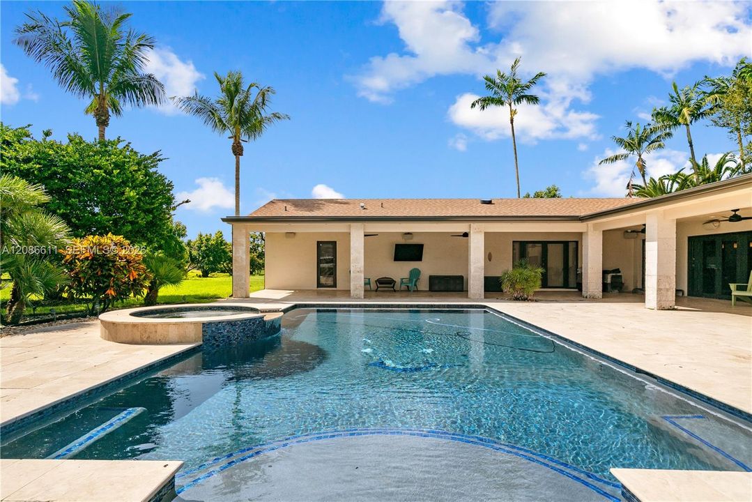 En Venta: $2,499,000 (4 camas, 3 baños, 3160 Pies cuadrados)