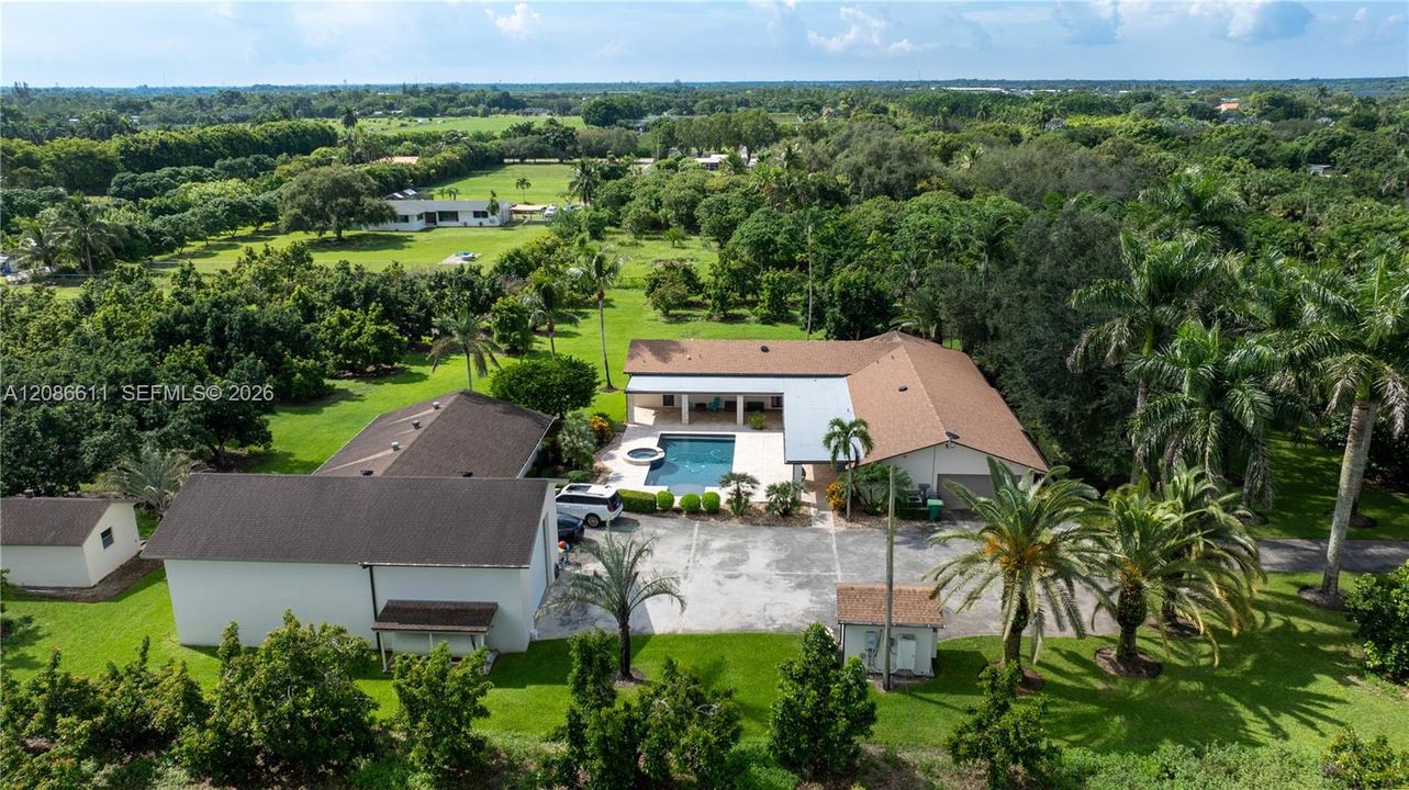 En Venta: $2,499,000 (4 camas, 3 baños, 3160 Pies cuadrados)