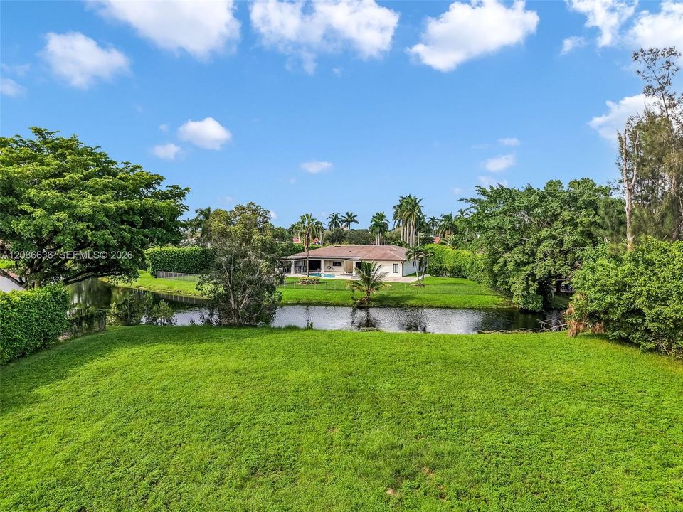 En Venta: $1,295,000 (0.70 acres)