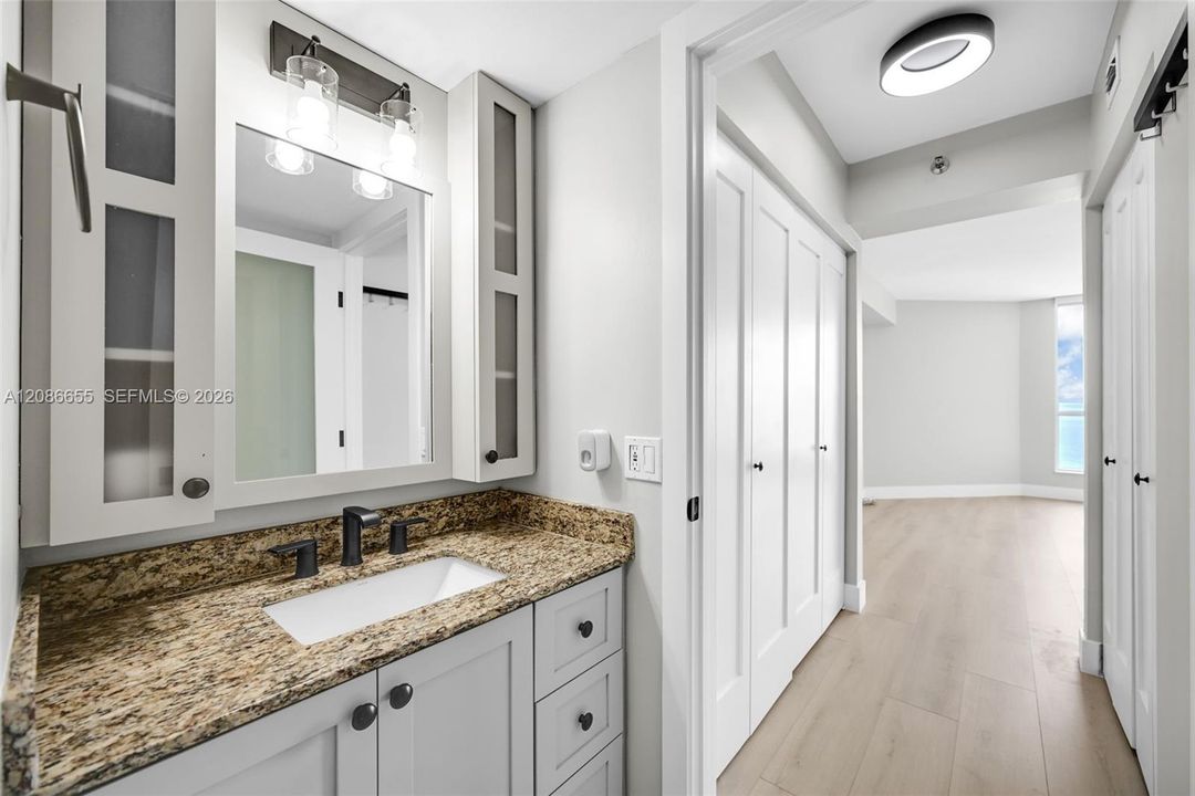 For Rent: $3,250 (1 beds, 1 baths, 850 Square Feet)