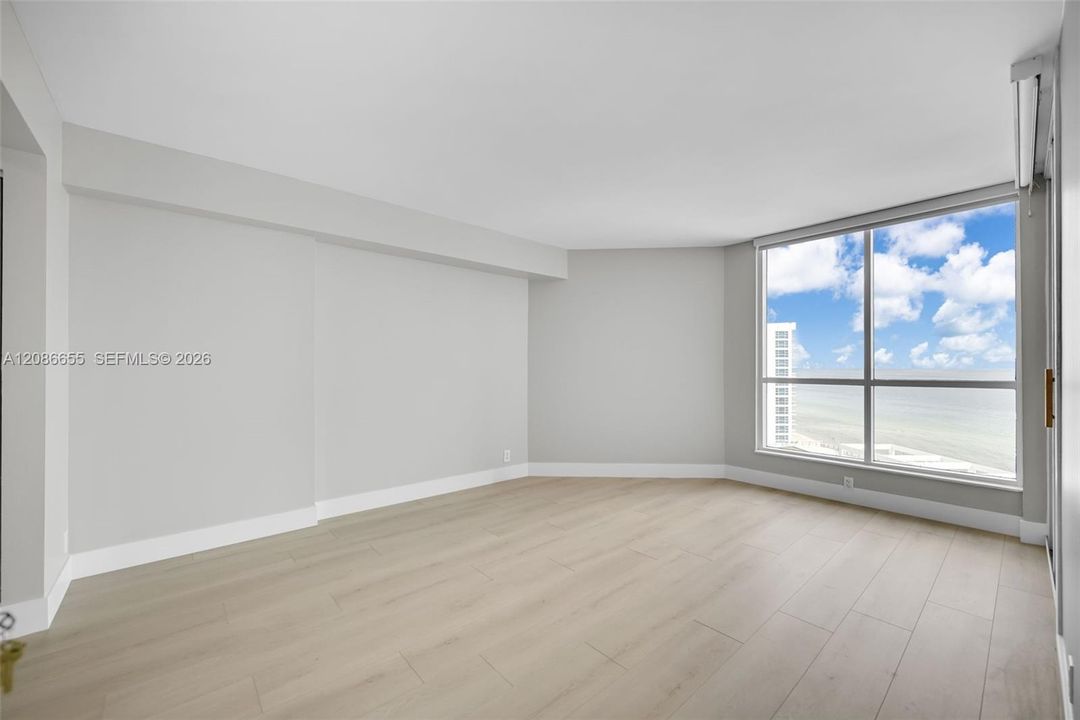 For Rent: $3,250 (1 beds, 1 baths, 850 Square Feet)