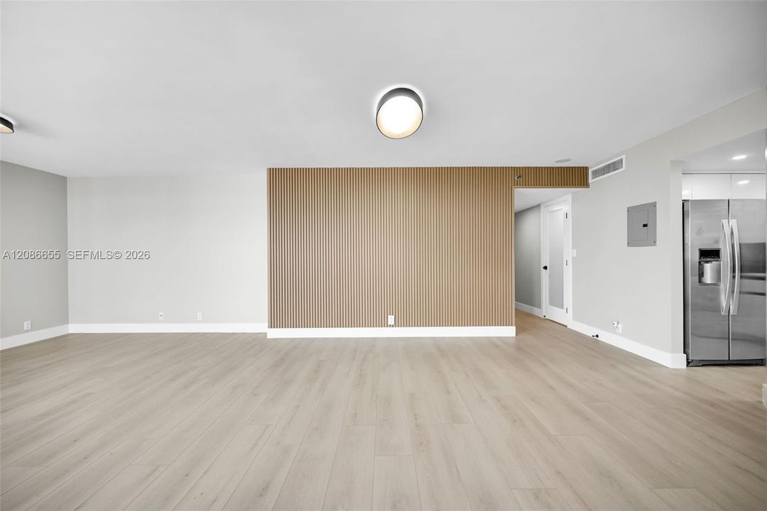 For Rent: $3,250 (1 beds, 1 baths, 850 Square Feet)
