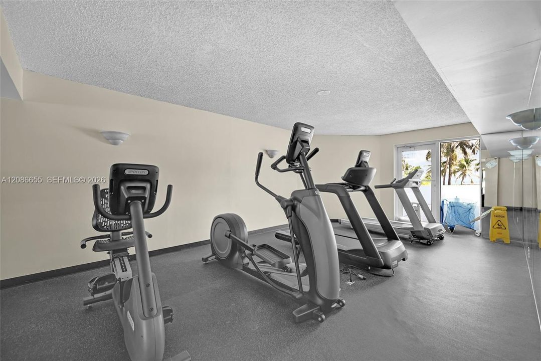 For Rent: $3,250 (1 beds, 1 baths, 850 Square Feet)