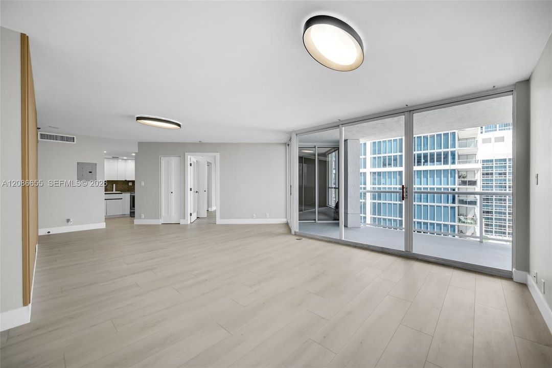 For Rent: $3,250 (1 beds, 1 baths, 850 Square Feet)