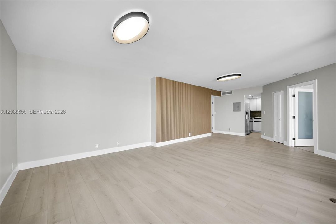 For Rent: $3,250 (1 beds, 1 baths, 850 Square Feet)