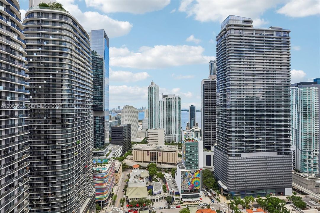 For Sale: $889,500 (2 beds, 2 baths, 1311 Square Feet)
