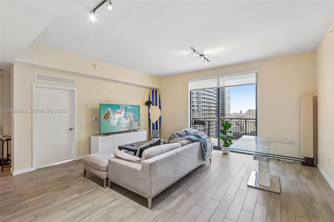 For Sale: $889,500 (2 beds, 2 baths, 1311 Square Feet)