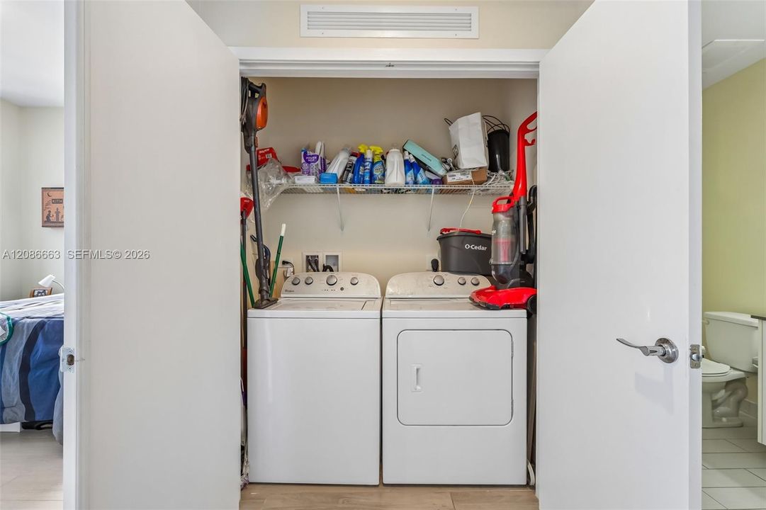 For Sale: $889,500 (2 beds, 2 baths, 1311 Square Feet)