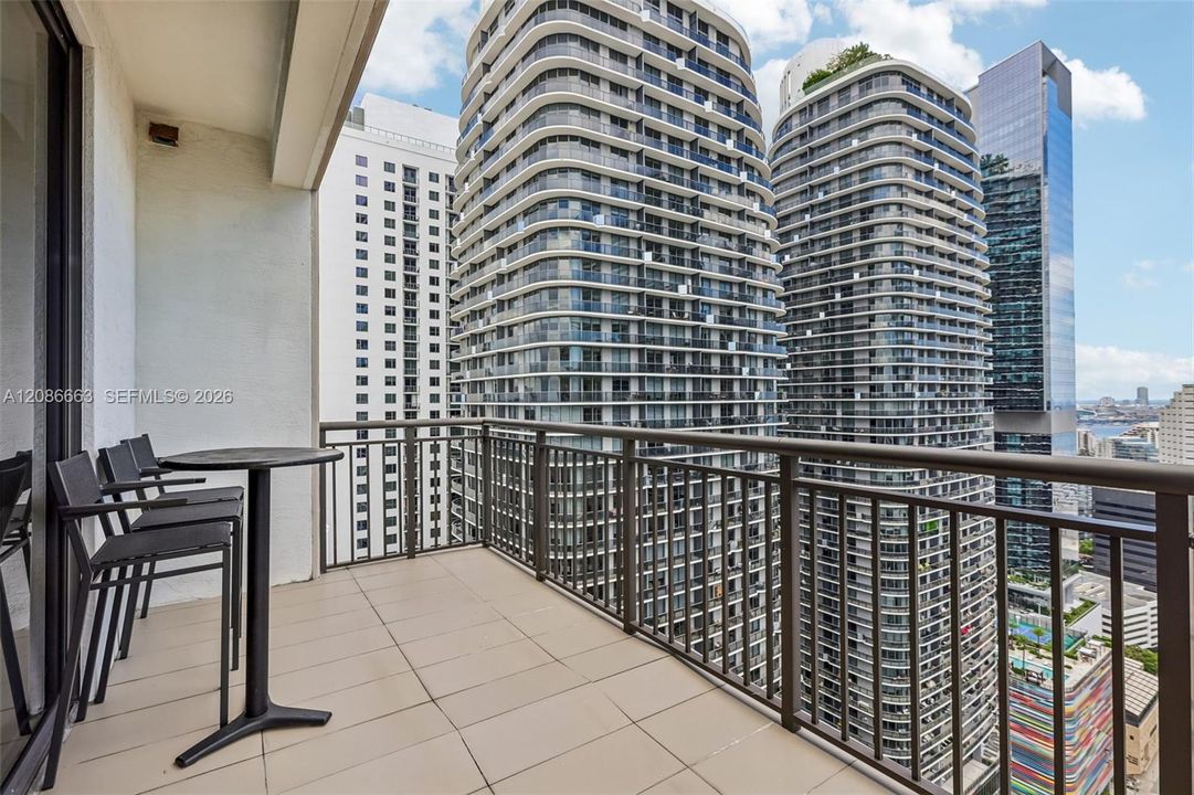 For Sale: $889,500 (2 beds, 2 baths, 1311 Square Feet)