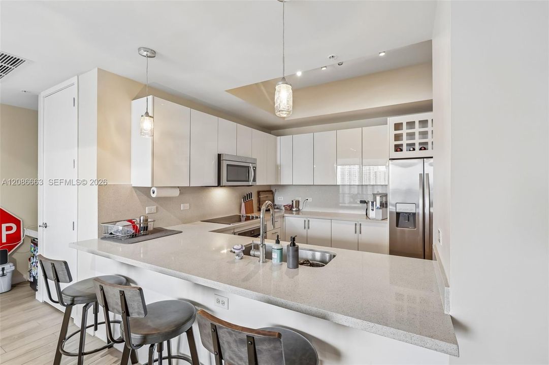 For Sale: $889,500 (2 beds, 2 baths, 1311 Square Feet)