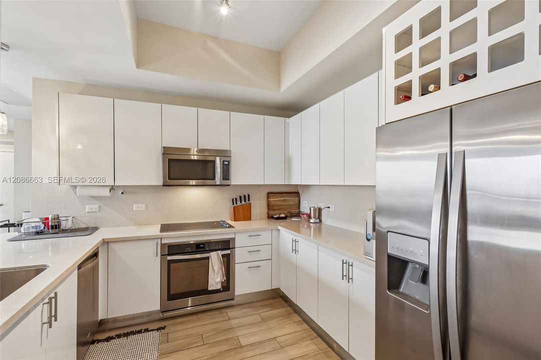 For Sale: $889,500 (2 beds, 2 baths, 1311 Square Feet)