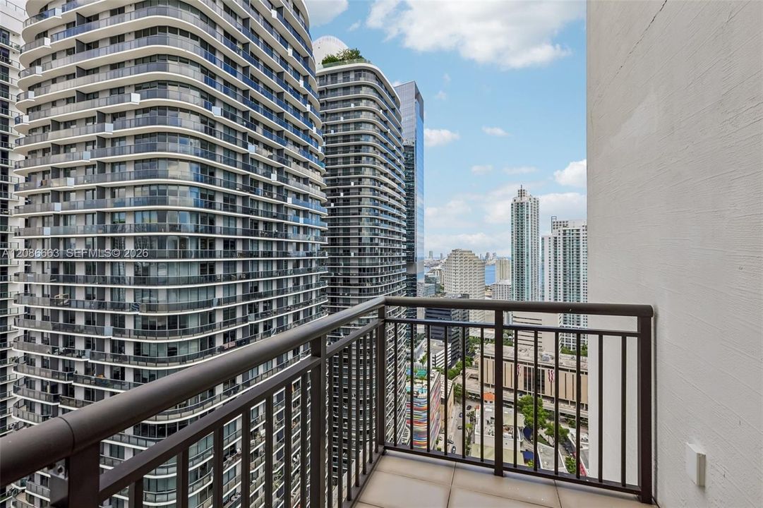 For Sale: $889,500 (2 beds, 2 baths, 1311 Square Feet)