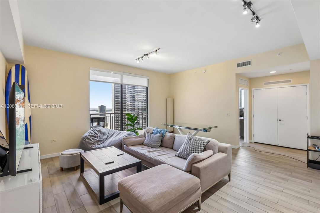 For Sale: $889,500 (2 beds, 2 baths, 1311 Square Feet)