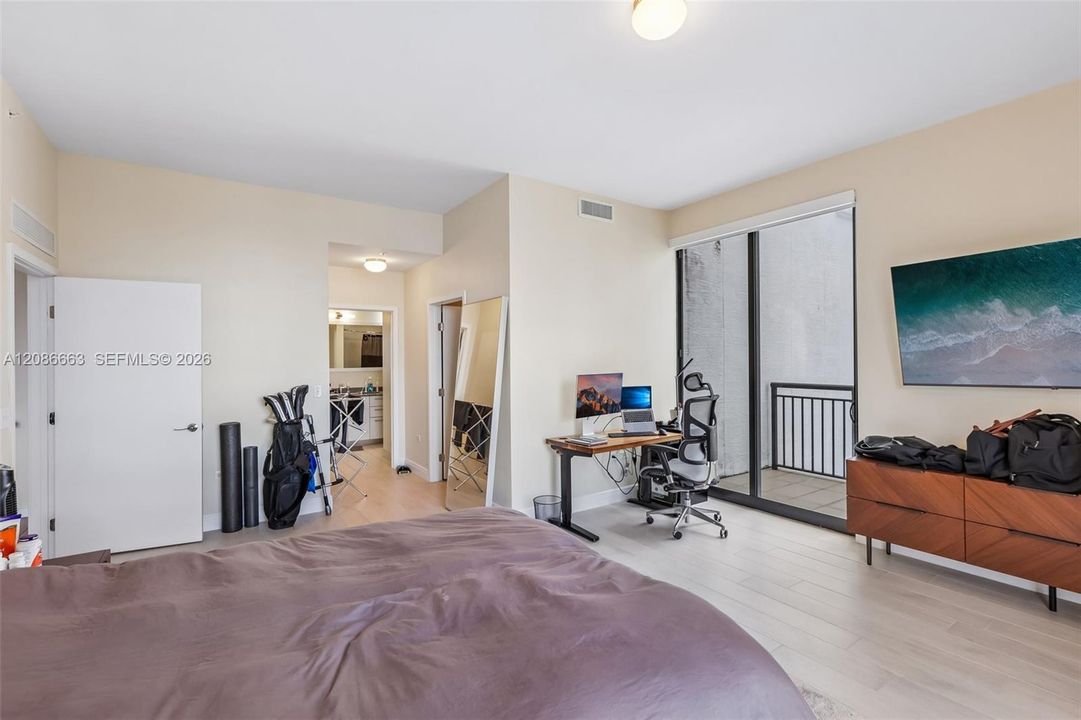 For Sale: $889,500 (2 beds, 2 baths, 1311 Square Feet)