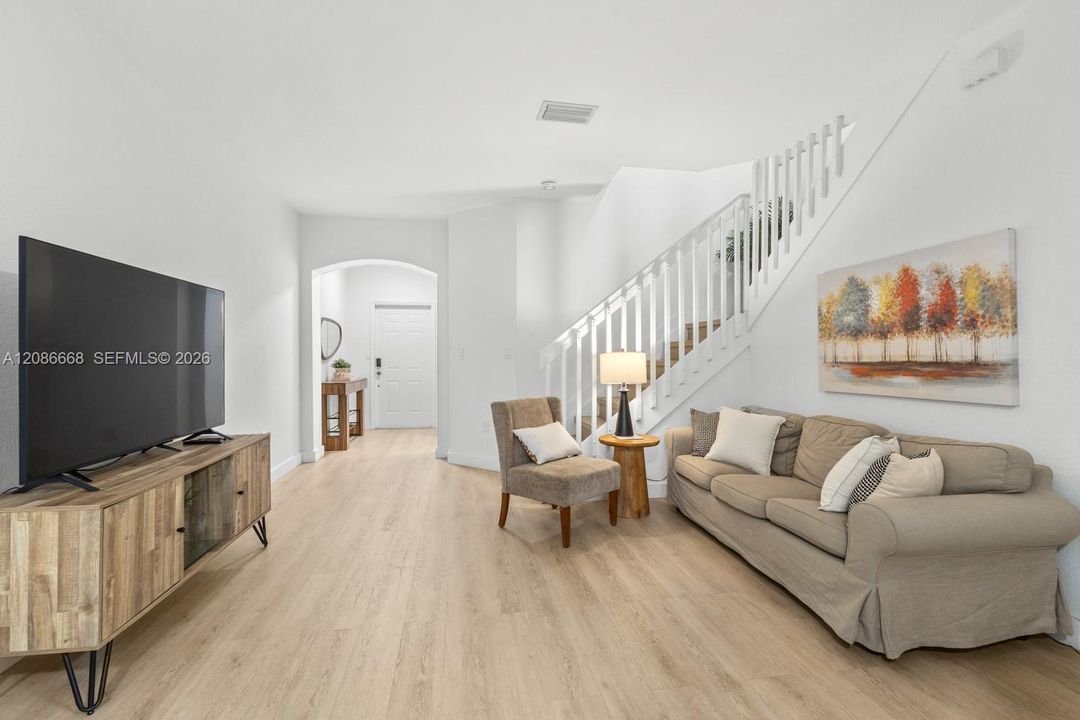 Active With Contract: $485,000 (3 beds, 3 baths, 1462 Square Feet)