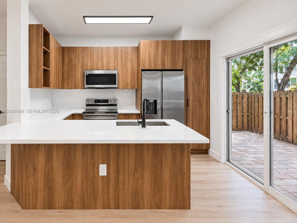 Active With Contract: $485,000 (3 beds, 3 baths, 1462 Square Feet)