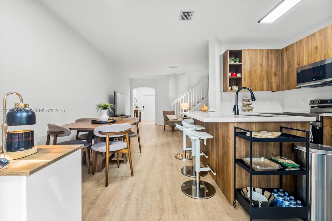 Active With Contract: $485,000 (3 beds, 3 baths, 1462 Square Feet)