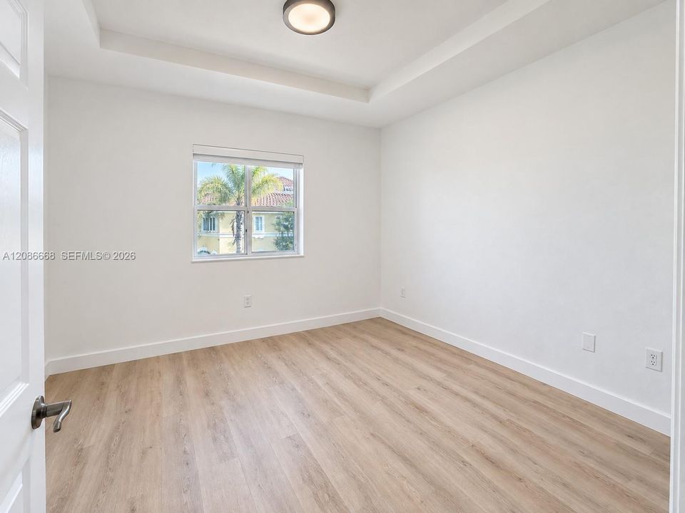 Active With Contract: $485,000 (3 beds, 3 baths, 1462 Square Feet)