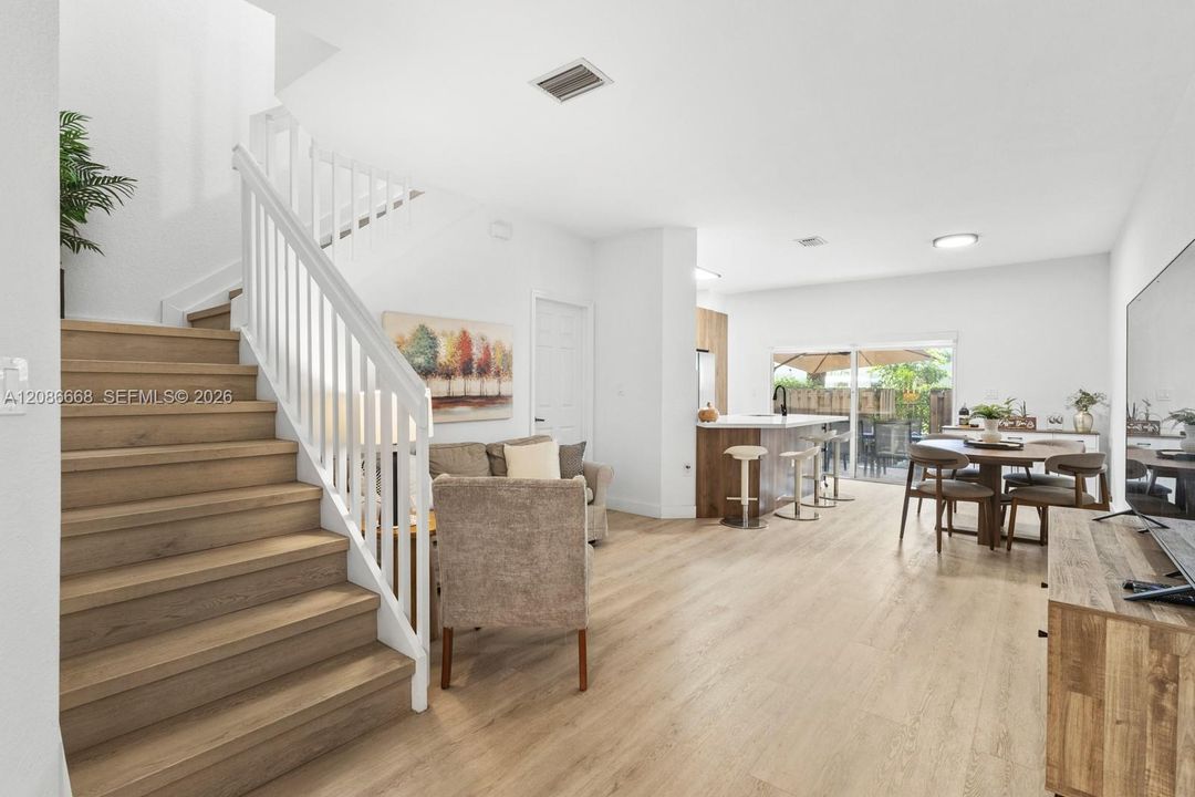 Active With Contract: $485,000 (3 beds, 3 baths, 1462 Square Feet)