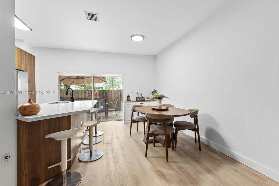 Active With Contract: $485,000 (3 beds, 3 baths, 1462 Square Feet)
