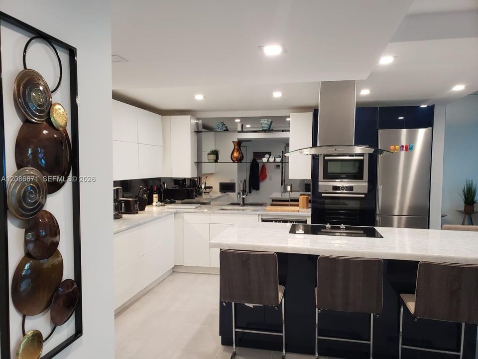 For Rent: $8,500 (1 beds, 1 baths, 960 Square Feet)