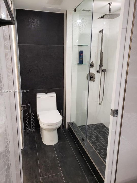 For Rent: $8,500 (1 beds, 1 baths, 960 Square Feet)