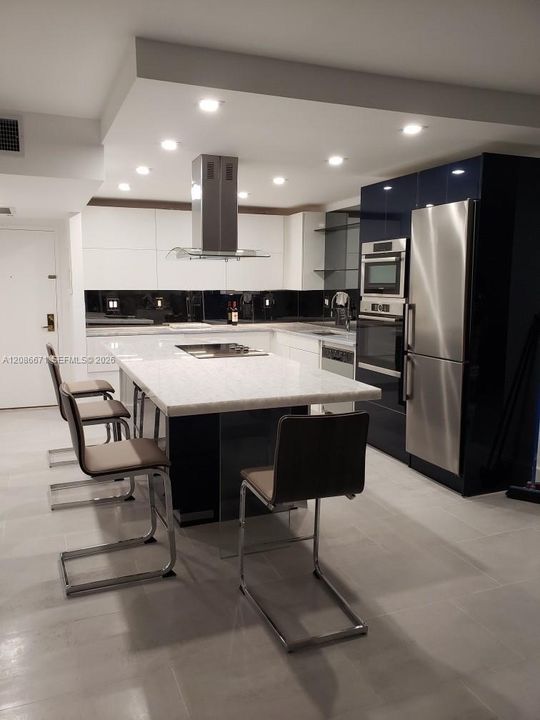 For Rent: $8,500 (1 beds, 1 baths, 960 Square Feet)