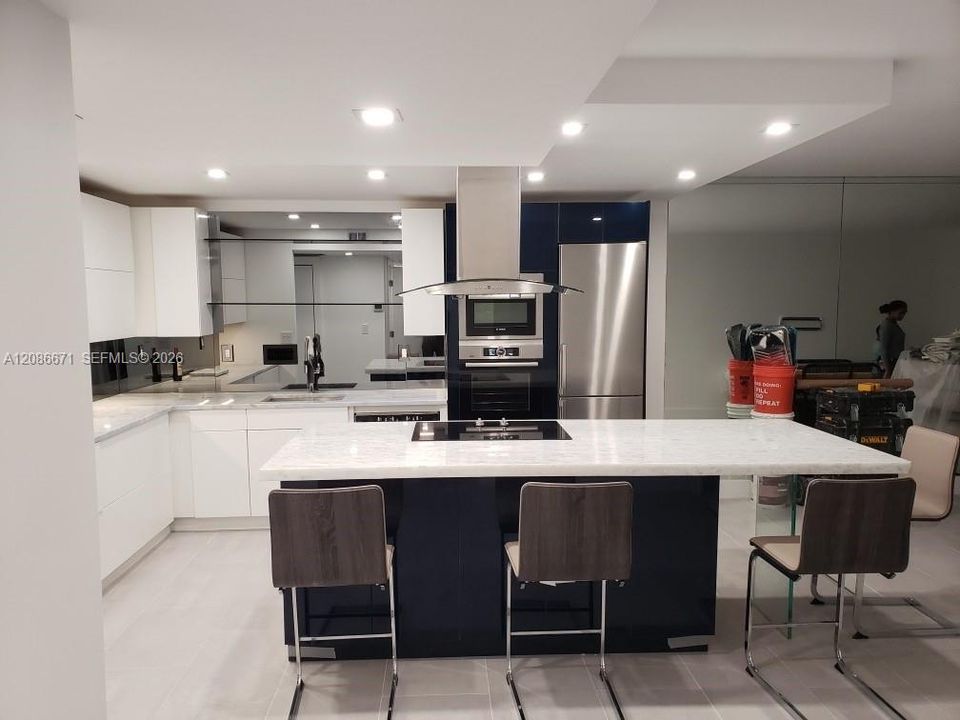 For Rent: $8,500 (1 beds, 1 baths, 960 Square Feet)
