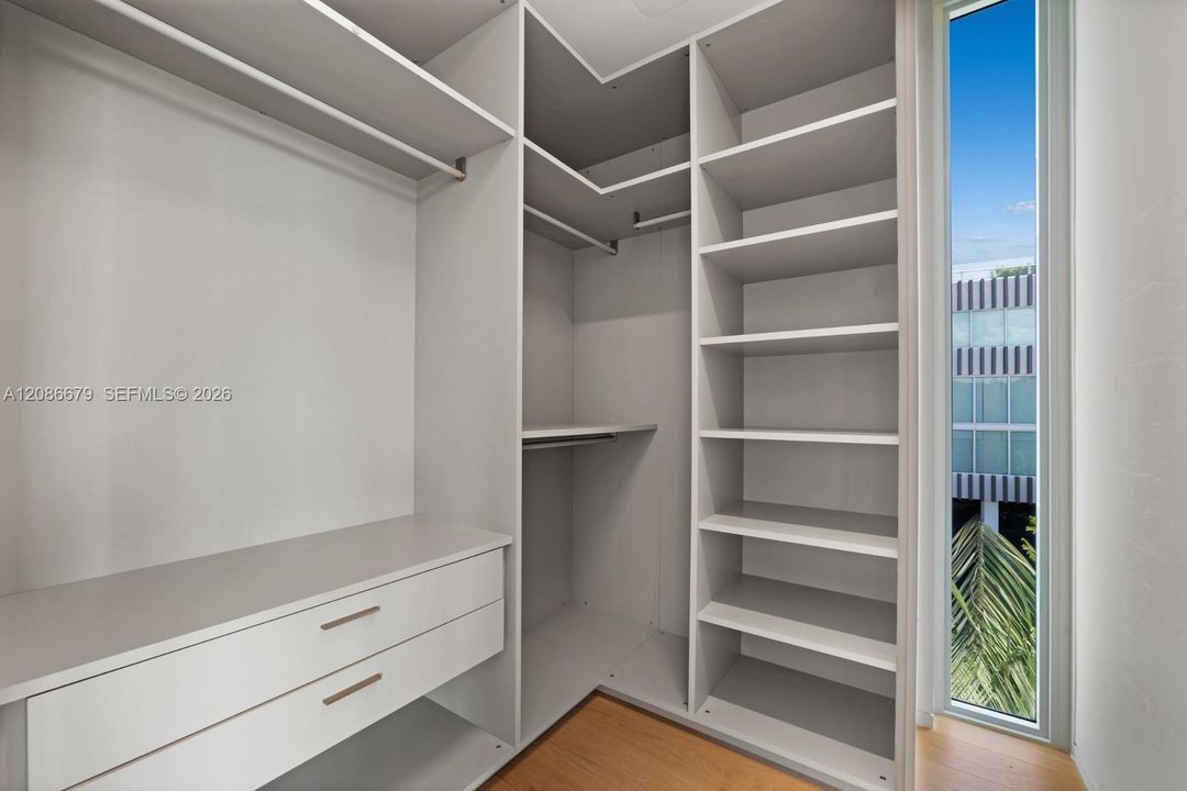 For Rent: $68,000 (4 beds, 4 baths, 5154 Square Feet)
