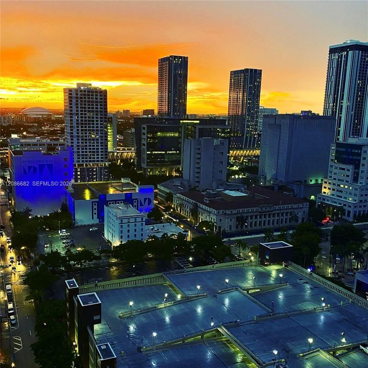 For Sale: $369,900 (1 beds, 1 baths, 662 Square Feet)