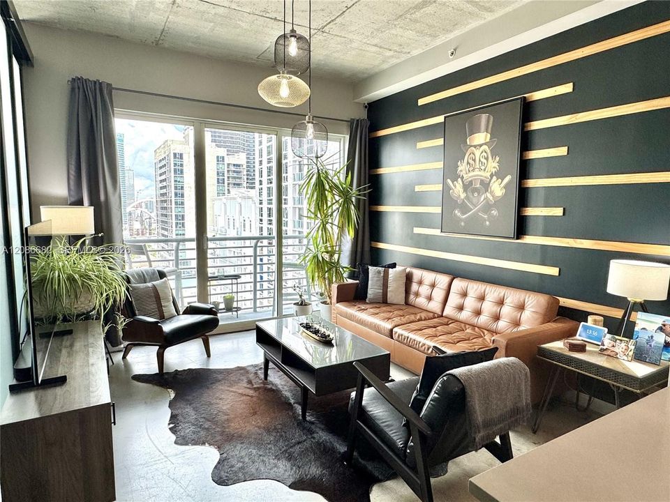 For Sale: $369,900 (1 beds, 1 baths, 662 Square Feet)