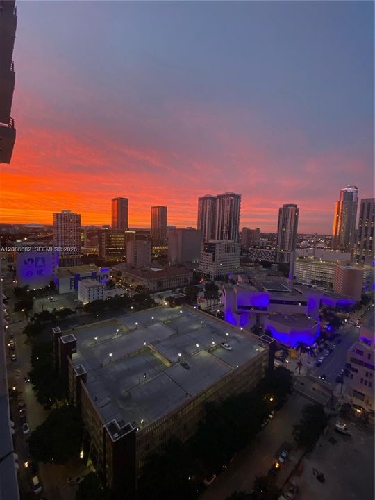For Sale: $369,900 (1 beds, 1 baths, 662 Square Feet)