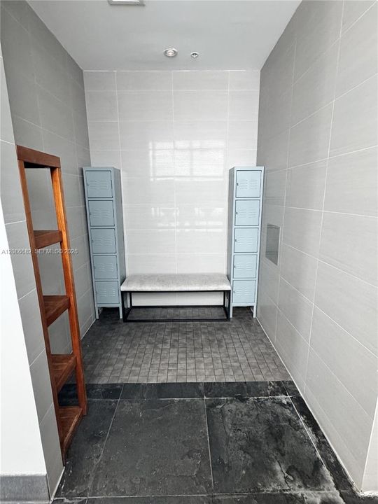 For Sale: $369,900 (1 beds, 1 baths, 662 Square Feet)