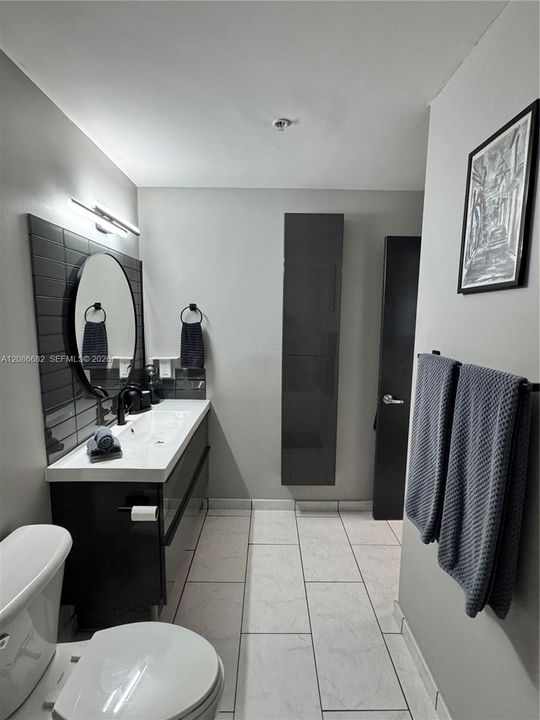 For Sale: $369,900 (1 beds, 1 baths, 662 Square Feet)