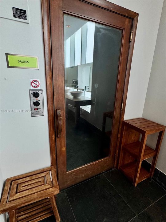 For Sale: $369,900 (1 beds, 1 baths, 662 Square Feet)